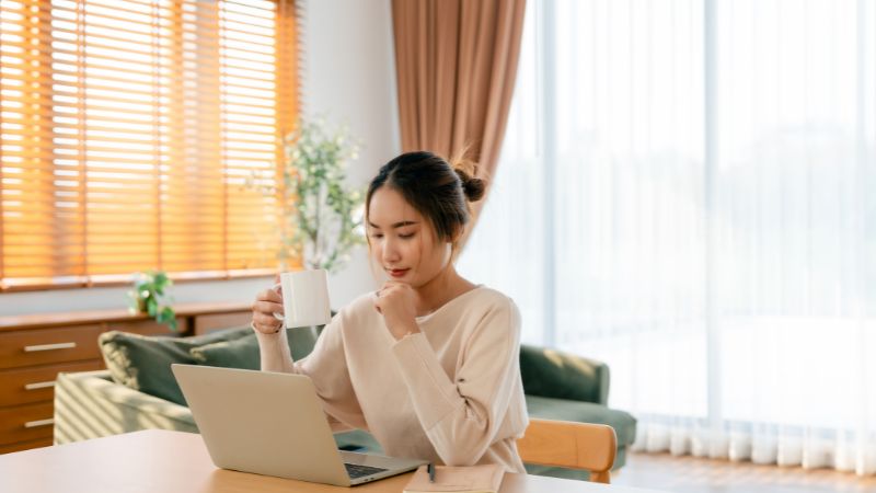 ブログを書く女性起業家